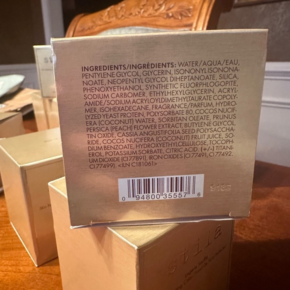 Stila Lingerie Soufflé Skin Perfecting Color - Picture 5 of 7